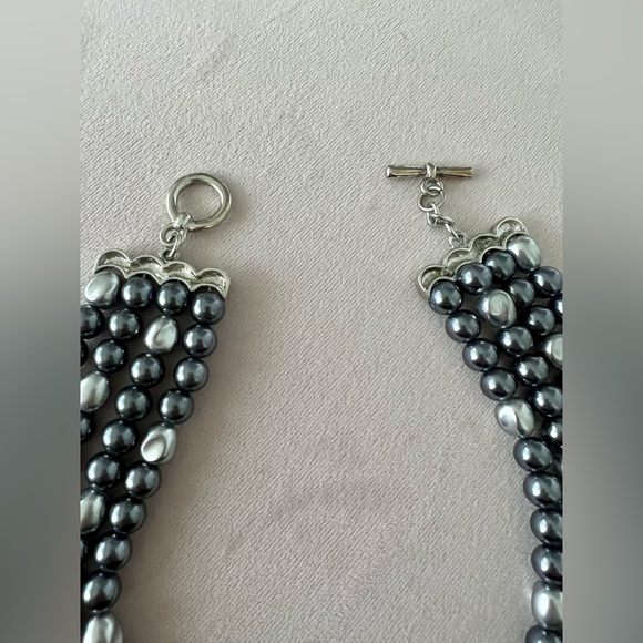 Beaded choker necklace with toggle clasp. - Picture 3 of 3